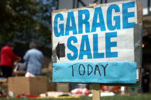 garage-sale-sign-with-shoppers